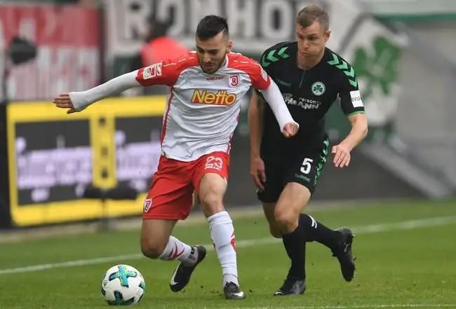 而据球队内 而据球队内