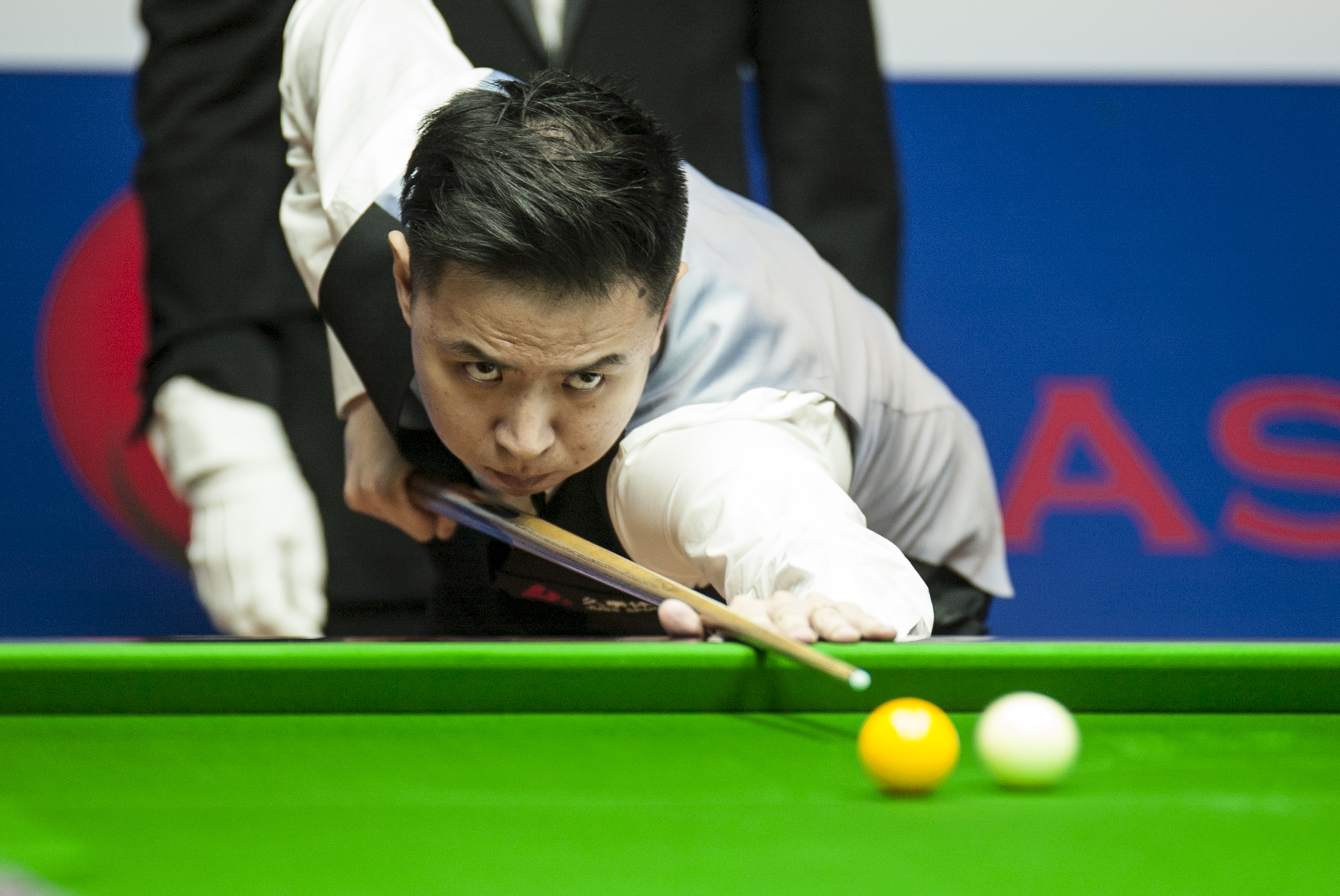 逆境中奋起 逆境中奋起